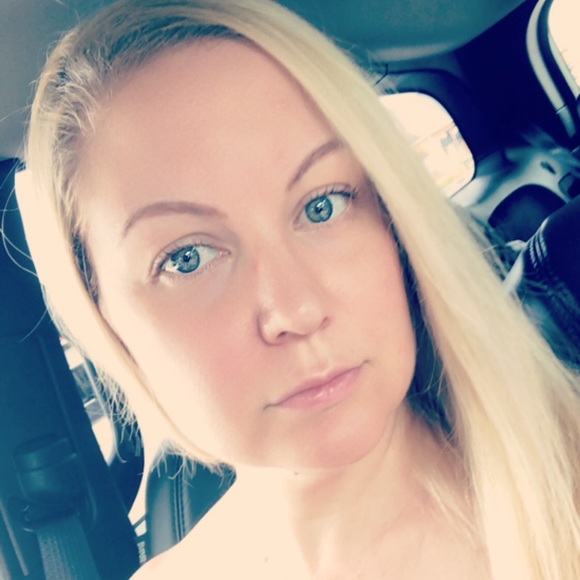 Meet your Posher, Nicole - Picture 1 of 1